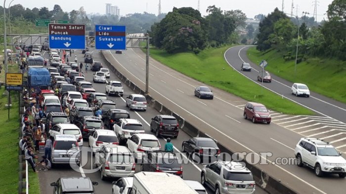 Puncak Macet Total, Wisatawan Diimbau Gunakan Jalur Alternatif