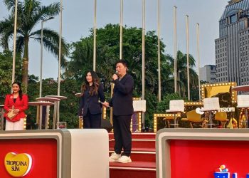 Layar LED Sebagai Lokasi Foto Menarik di Tengah Kota